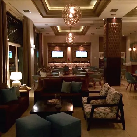 Maison هالكيدونا