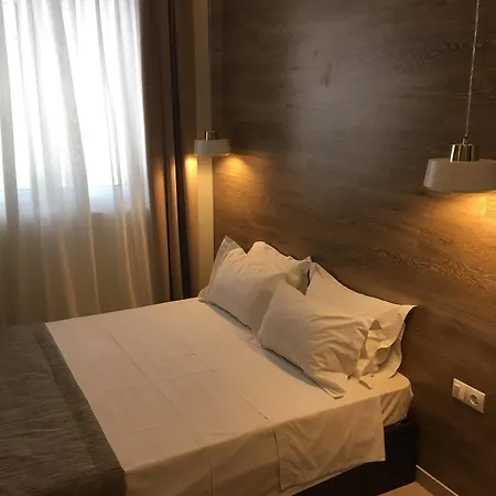 Maison فندق