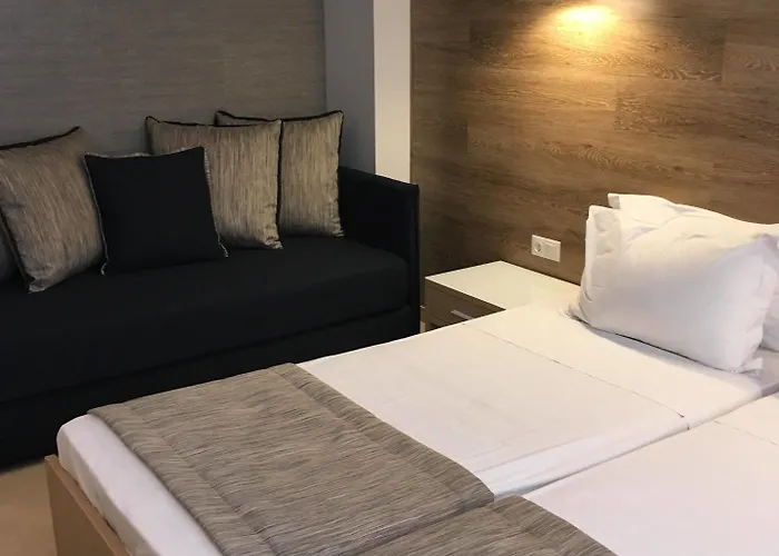 Maison Hotel 3*